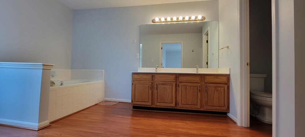 Building Photo - 13606 Saddlecreek Dr