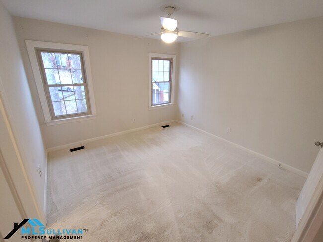 Building Photo - 126 Milford Ct