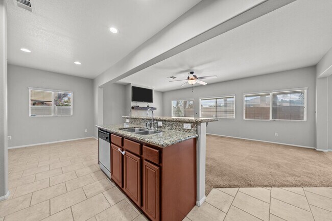 Building Photo - 34081 Clovis Way