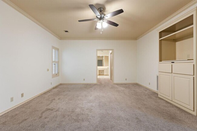 Building Photo - 2834 Montebello Rd