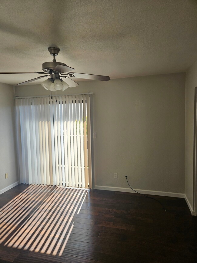 Building Photo - 885 N Granite Reef Rd