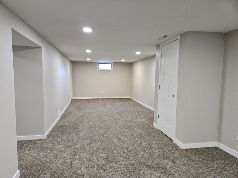Family room - 413 SW Westlawn Dr