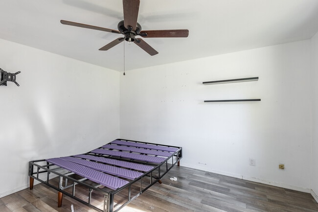 Building Photo - 924 E Georgia Ave