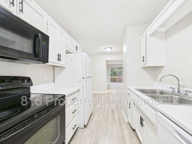 Building Photo - 7939 NW 79th Pl
