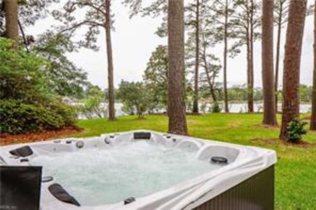 Building Photo - 4 BED/3 BATH LOCATED IN A WATERFRONT COMMU...