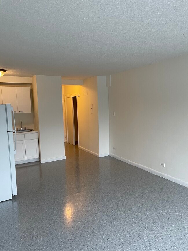 Building Photo - 109-15 37th Ave