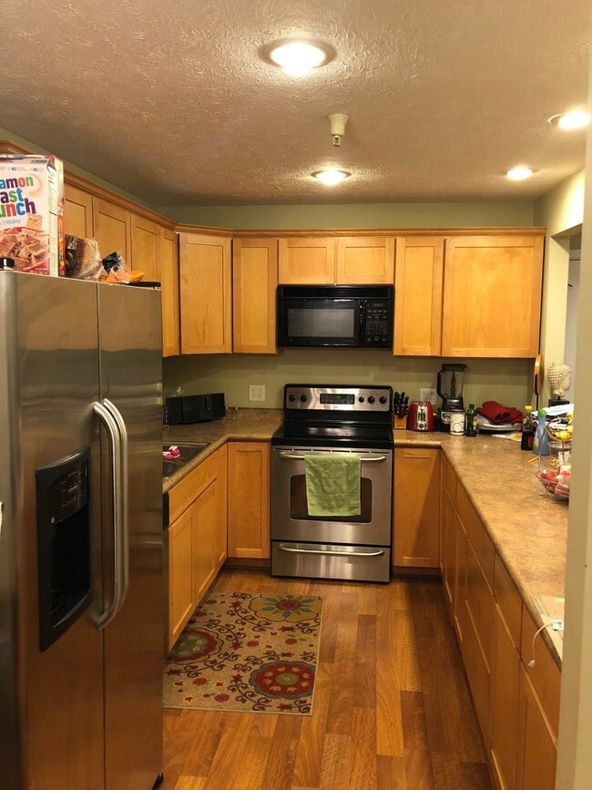 Building Photo - 3 BDRM AVAILABLE AUGUST 2026!   MONTHLY RENT IS $1,500