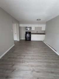 Building Photo - 2211 N Elm St