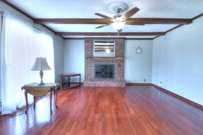 Building Photo - 373 Brandy Ln