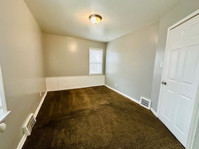 Building Photo - 3 Bedroom 1 Bath Home for Lease. welcome S...