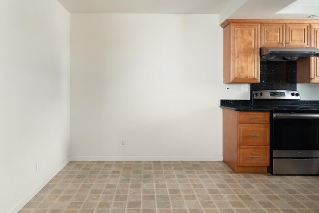 Building Photo - 208 Sequim Common