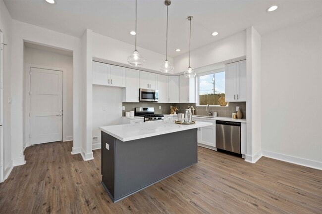 Building Photo - 3504 Caplin St