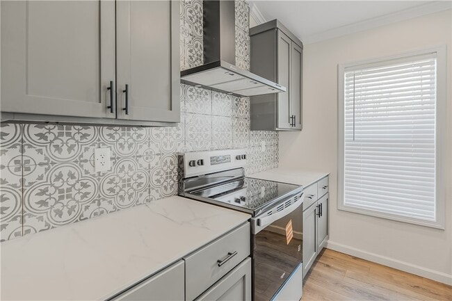 Building Photo - 495 Pleasant St