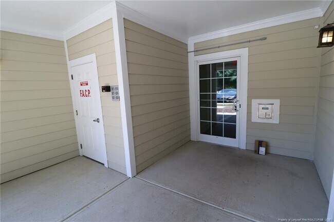 Building Photo - 933 Portstewart Dr