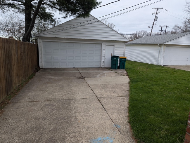 Building Photo - Charming 3-Bedroom Property in Prime Location