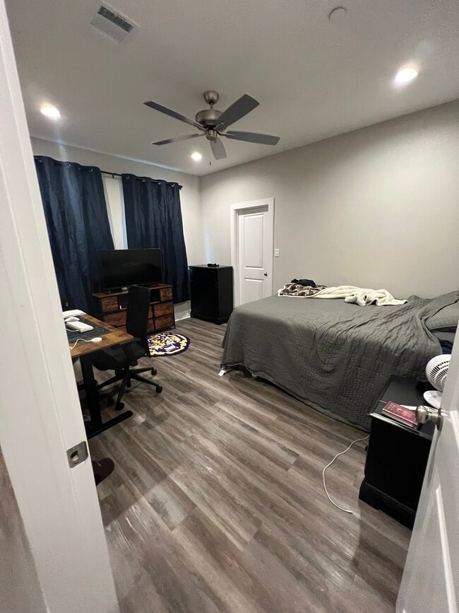 Building Photo - 710 Vassar Ct