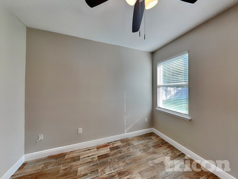 Building Photo - 3321 Buttonwood Ave