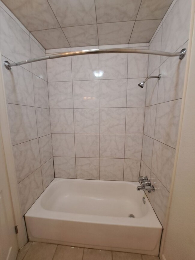 Building Photo - 2221 S Poppy Ave