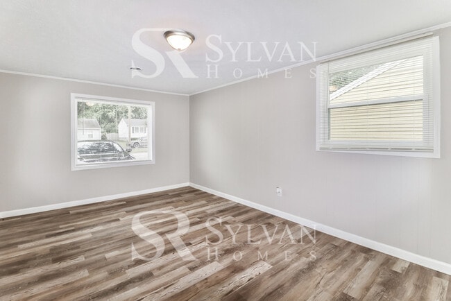 Building Photo - Charming 3BR 1.5BA Home