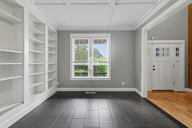 Building Photo - 1321 Chapman Hill Dr NW