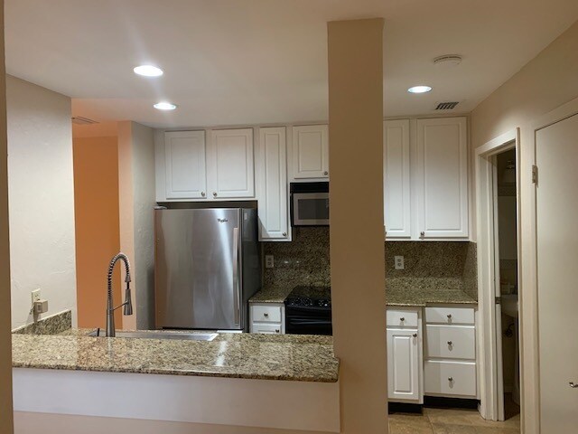KITCHEN - 3949 Buena Vista St