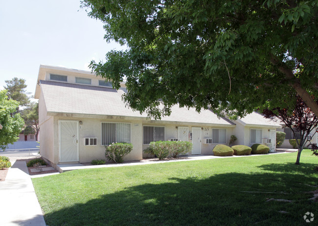 Building Photo - Parkway Apartments