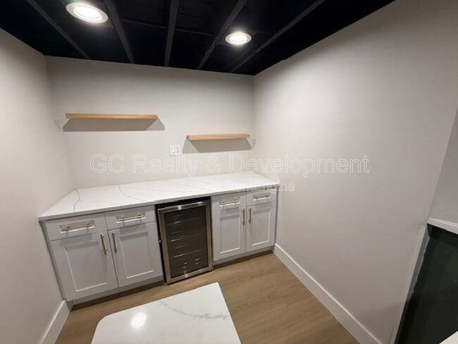 Building Photo - 465 Alexander Blvd