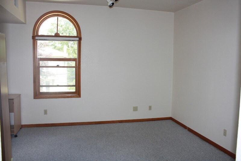 Building Photo - 118 E Ash St