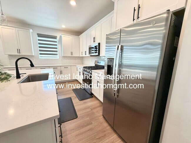 Building Photo - A Home You'll Fall in Love With