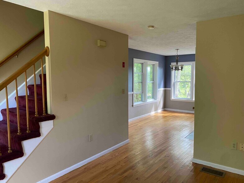 Looking into Dining room from Liv Rm - 30 Charter St