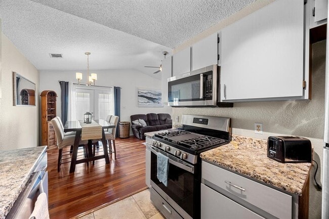 Building Photo - 1111 Fairlawn Cove