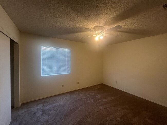 Building Photo - NICE 3 BEDROOM IN RITA RANCH WITH GREAT FL...