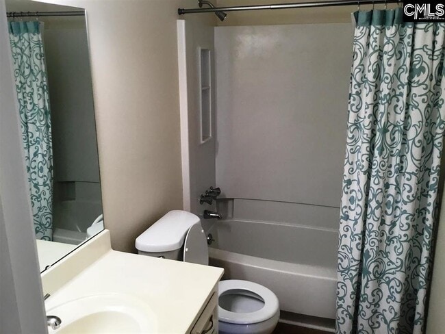 Building Photo - 241 Teesdale Ct