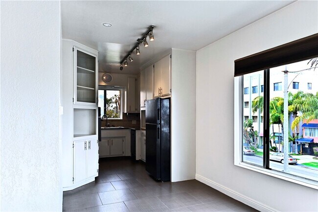 Building Photo - 1250 E Ocean Blvd
