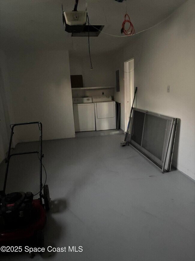Building Photo - 439 Earl Ave