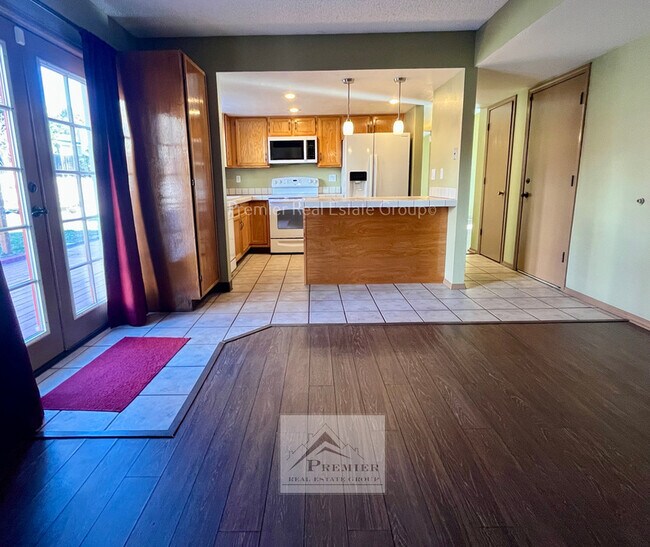 Building Photo - 3610 Sedgewood Way