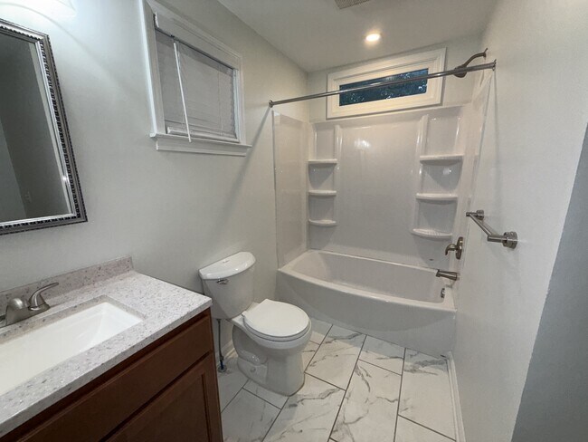 Building Photo - 212 Romney St