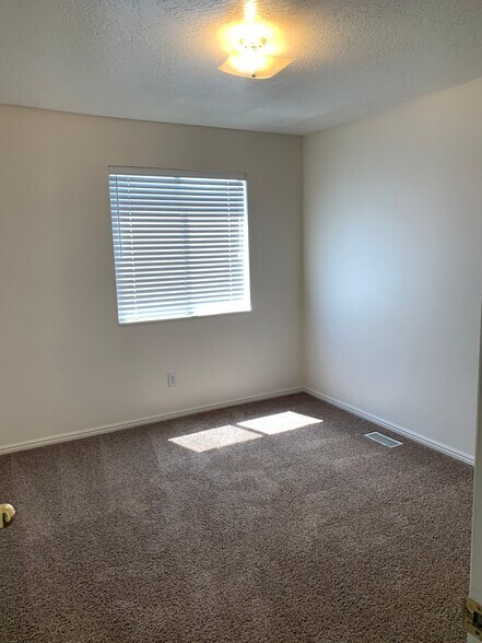 Building Photo - 203 N 450 W