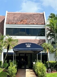 Building Photo - 200 Lakeview Dr