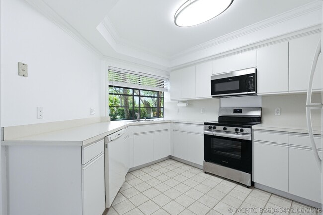 Building Photo - 101 Waterview Dr
