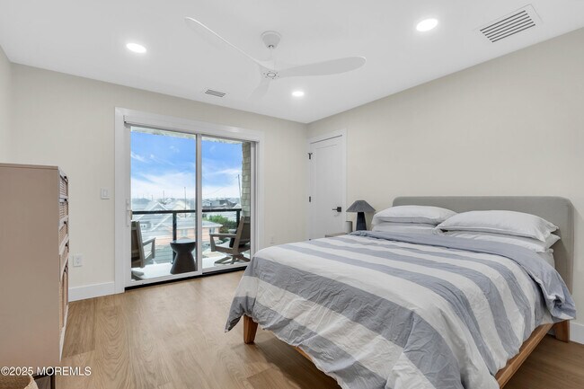 Building Photo - 3580 Ocean Terrace