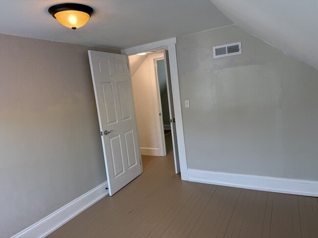 Building Photo - 926 W Water St