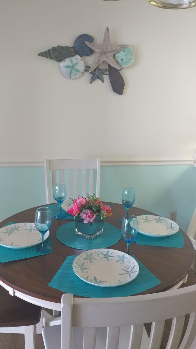 Building Photo - 8600 Ridgewood Ave