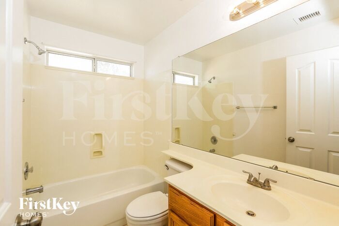 Building Photo - 652 W Baylor Ln