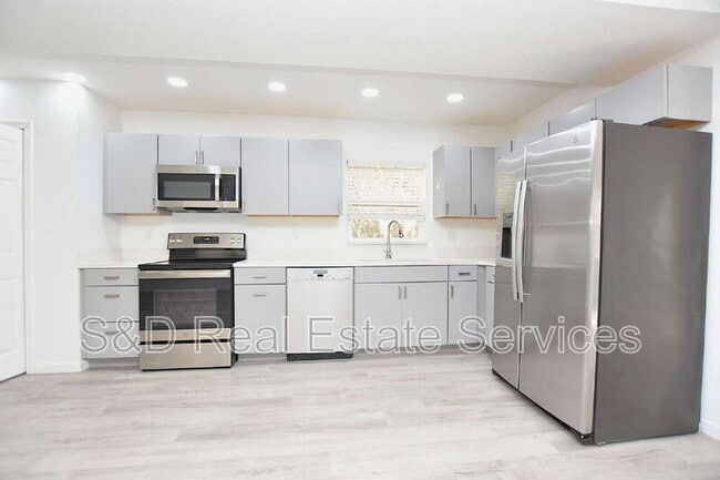 Building Photo - 3032 Spirit Lake Dr