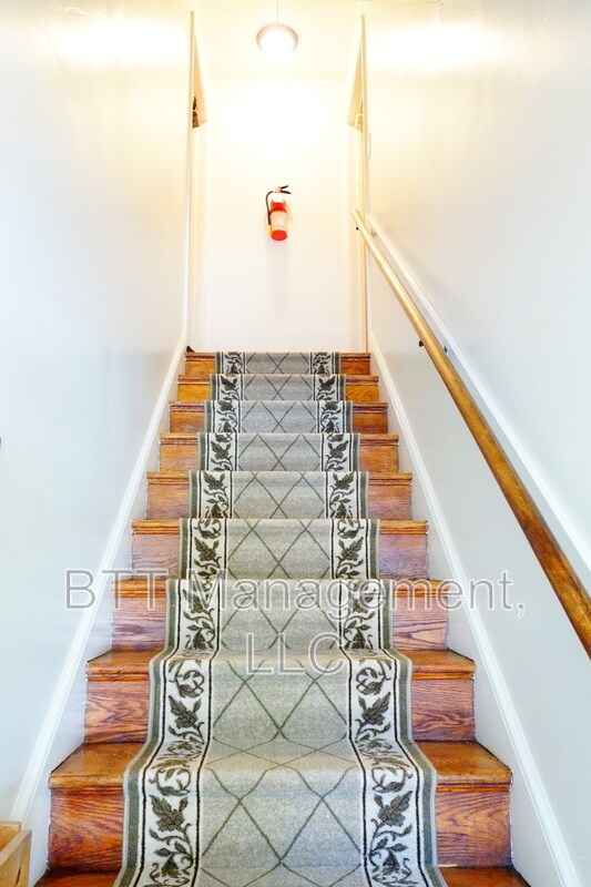 Building Photo - 812 Greenwood Cir