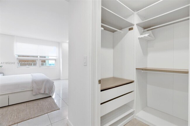 Building Photo - 3250 NE 1st Ave