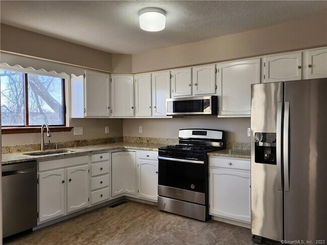 Building Photo - 11 Sherman Ln