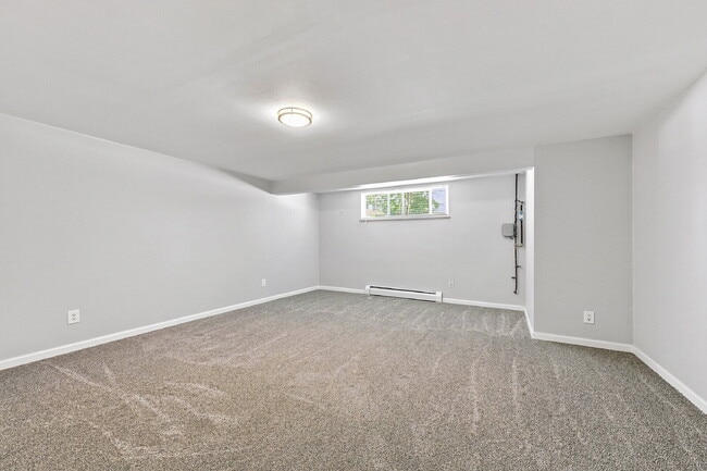 Building Photo - PRICE REDUCED!!  BEST PRICE IN THE AREA FOR 4+BEDROOM  Spacious 4-Bedroom Wheat Ridge Home with F...