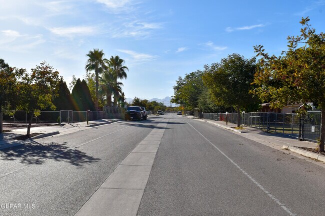 Building Photo - 256 Yale Ave